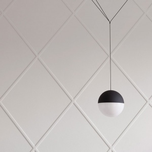 FLOS závěsné svítidlo String Light Sphere černé 12m kabel