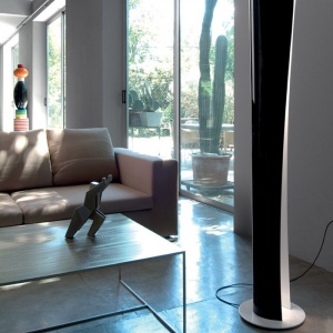 ARTEMIDE stojací lampa Cadmo černá/bílá